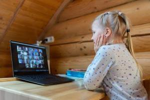 Photo girl with laptop